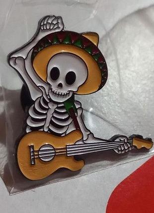 Брошка брошка пін музикант смерть скелет гітара аміго