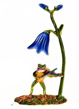 Брошь брошка лягушка жаба играет на скрипке под колокольчиком3 фото