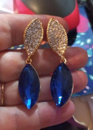Клипсы серьги длинные (без прокола) капля золотистый металл ярко ультра синий камень...