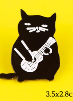 Брошь брошка значок кот кошка кошеня металл эмаль пин черный играет на гитаре