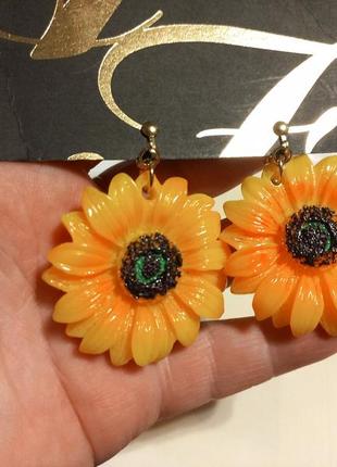Крупные клипсы серьги сережки (без прокола) желтый подсолнух цветы пластик3 фото