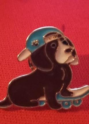 Брошка брошка пін значок пес пес-метал бігль на скейті в кепці