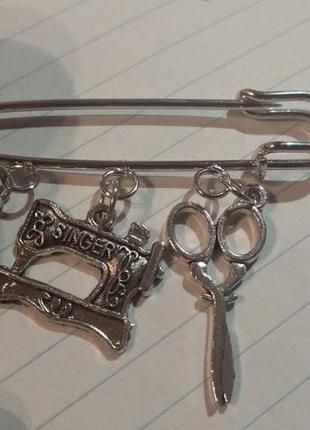 Швейная машинка зингер нитки булавка значок брошь брошка серебристый металл подарок швее