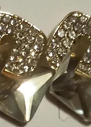 Супер красивые клипсы серьги (без прокола) золотистый металл пр-во корея цвет камня белый квадраты