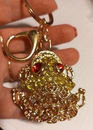 Брелок лягушка денежная жаба с монеткой камни золотистый металл