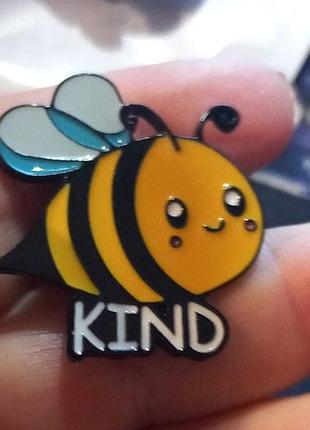Брошь брошка значок пин пчела оса желтая kind добрая