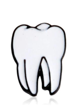 Медицинская брошь брошка значок пин зуб зубик белый металл подарок стоматологу