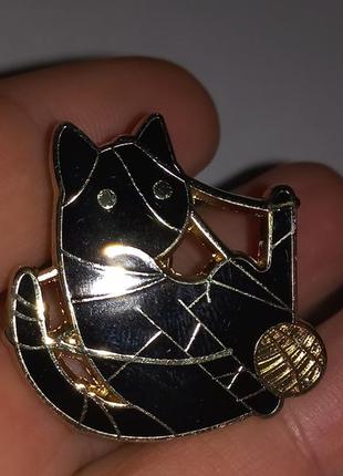 Брошка брошка пін-намет метал чорний кіт кішка заплутався в нитках клубок2 фото