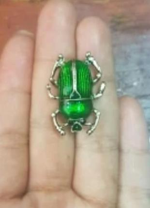 Брошь брошка значок металл маленький зеленый жук скарабей насекомое оберег удача амулет3 фото