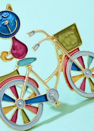 Брошь брошка кулон подвес металл кошка кот на велосипеде