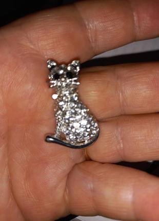 Брошка брошка значок сріблястий метал кіт, білі камінці 3.2 см3 фото