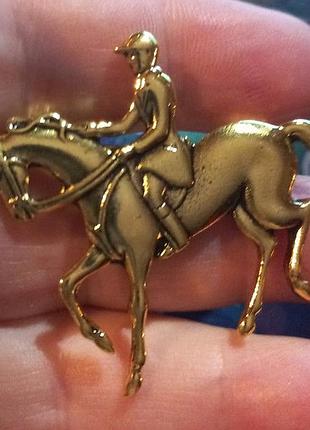 Брошка брошка золотистий метал коня коня вершник конійний спорт
