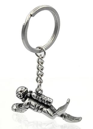 Брелок фігурка водолаз плавець аквалангіст підводник в ластах металевий колір-під срібло