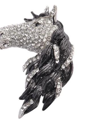 Крупная брошь брошка металл камни морда лошадь конь чёрная грива как живая1 фото