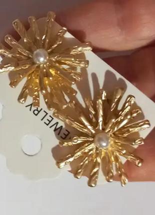 Клипсы серьги сережки (без прокола) золотистый металл пр-во корея лучи солнышки жемчуг3 фото