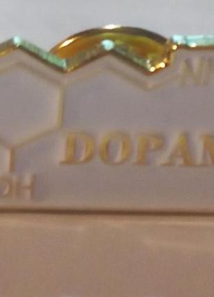 Брошка значок пін золотистий метал формула біла емаль dopamine