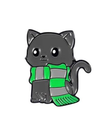 Брошка брошка пін-значок чорний кіт із зеленим шарфом1 фото