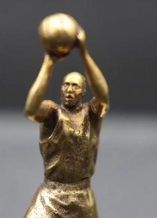 Фігурка статуетка латунна метал латунь латунь латунна баскетбольний баскетболіст м'яч8 фото