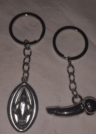 Набор 2шт брелок на ключи подарочный серебристый металл 18+ эротика сувенир для взрослых пенис и она