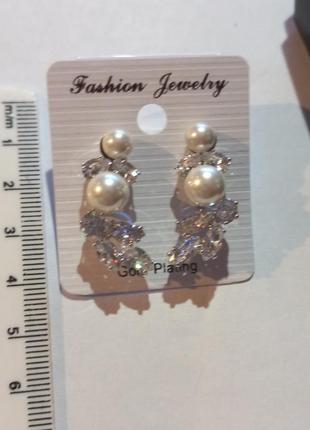 Очень красивые клипсы серьги(без прокола) серебристый металл и белый перламутр 2 шт жемчуг веточка