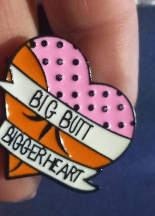 Брошь брошка пин значок металл эротика женская попка big butt большая попа большое сердце