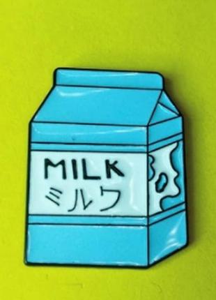 Брошь брошка пин значок металл и эмаль продукты  молоко пакет milk