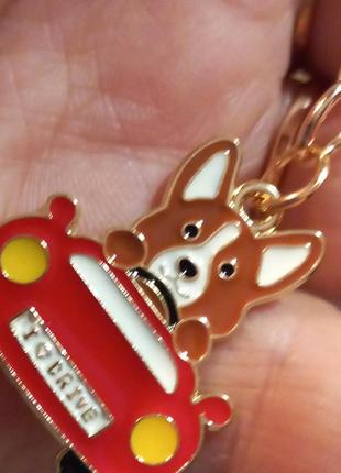 Брелок на ключі метал порода собака коргі вельшкоргі на червоному авто