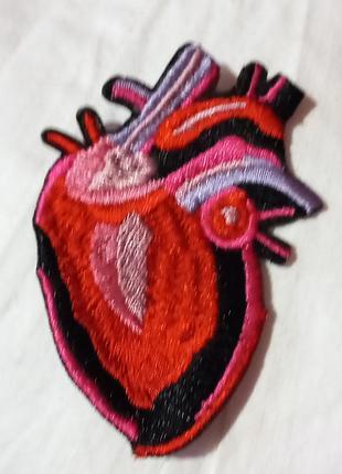 На одежду термо наклейка нашивка аппликация эмблема патчййй медицина красное сердце