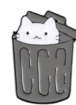 Брошка піктограма пін сірий кіт кошенія в відерці метал емаль