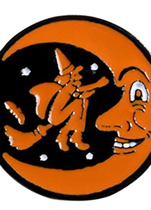 Кругла брошка-брешка значок чаклунки на мітлі жовтогаряча місяць