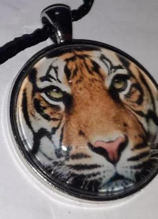 Подвеска кулон тигр круглое колье ожерелье бижутерия на черном шнурке
