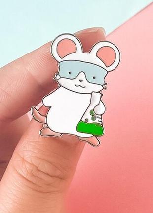 Брошь брошка пин значок серая крыса мышь доктор лаборатория врач в очках и зеленой колбой