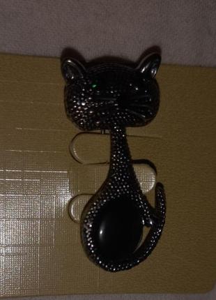 Брошь брошка значок черный кот кошка котенок обьемный зеленые глаза на попе чёрный камень3 фото