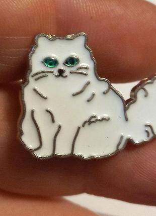 Брошка-брешка значок пін кіт, кішка, емаль біла пухнаста