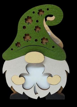 Сольовий світильник у дереві «гном у зеленій шапці»