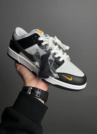 Nike dunk low black total orange mini swoosh