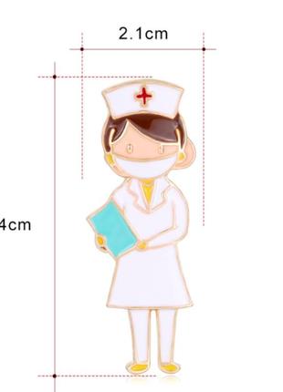 Медицинская брошь брошка врач доктор медик медсестра в маске знак значок металл эмаль
