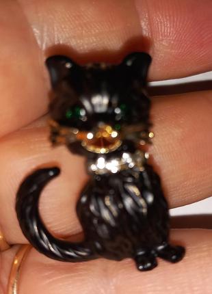 Брошка брошка значок золотистий метал чорний кіт, чорні очі, сидить3 фото
