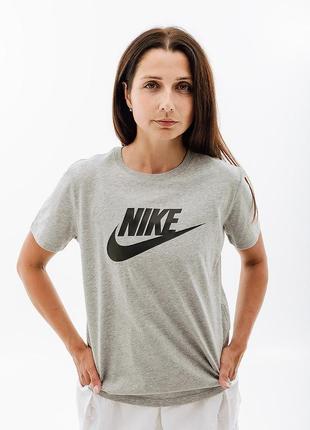 Жіноча футболка nike w nsw tee essntl icn ftra сірий s (7ddx7906-063 s)