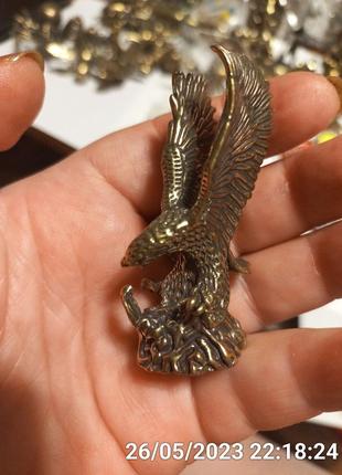 Фигурка статуэка сувенир хищная птица орел взмахнул крыльями латунь змея кобра