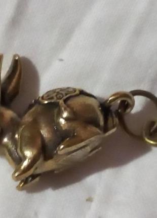 Брелок на ключі кролик заєць метал рік кролика 2023 як фігурка латунь 2 см на 1.5 см