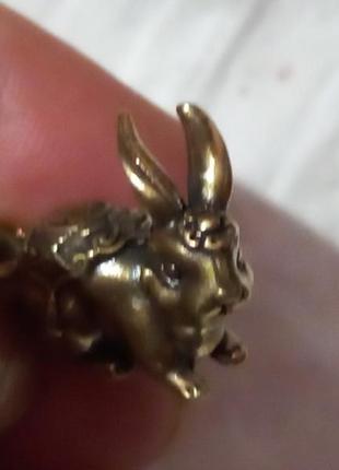 Брелок на ключі кролик заєць метал рік кролика 2023 як фігурка латунь 2 см на 1.5 см