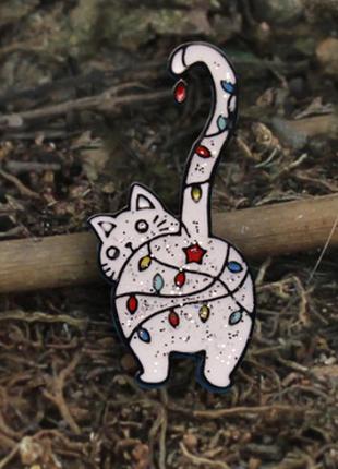 Брошь брошка значок белый кот кошка металл эмаль качество пин идет вперед