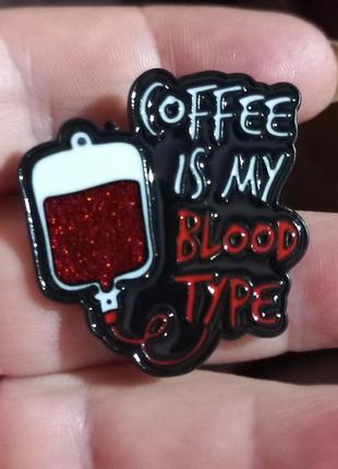 Брошь брошка значок пин металл кровь переливание крови кофе coffee is my blood tape