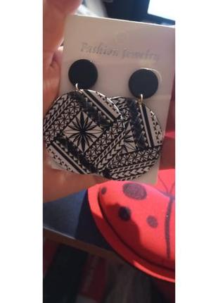 Круглые клипсы серьги (без прокола) черные с белым узор