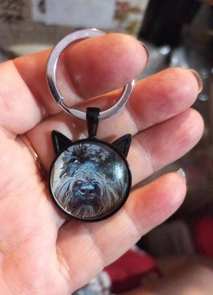 Брелок на ключи круглый пес собака металл и стекло ризеншнауцер
