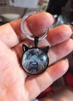 Брелок на ключі круглий пес собака метал і скло ризеншнауцер4 фото