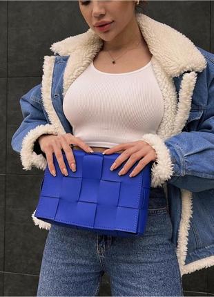 Жіноча сумка крос-боді плетена темно-синій колір