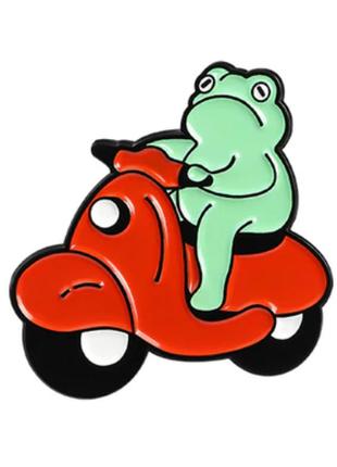 Брошка- брошка значок пін метал зелений жаба на скутері