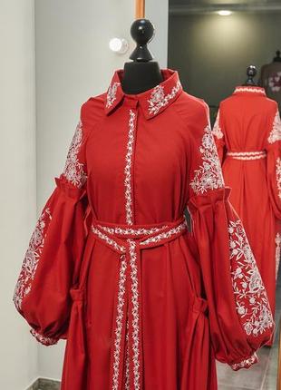 Платье женское с длинным рукавом - реглан, вышивка - авторская гладь, оникс, цвет - красный.4 фото